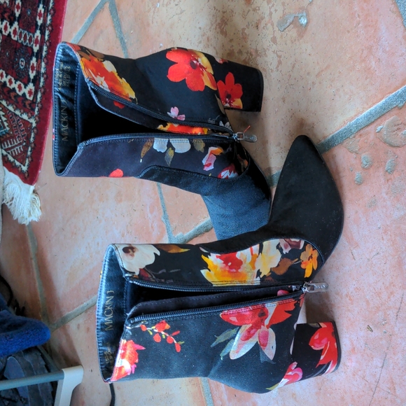 MACKIN J floral heeled Boots SH1 - Picture 3 of 5